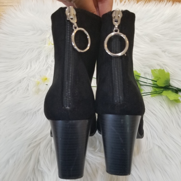Pointed Toe Suede Black Ankle Boots With Heel Size 7.5, With Zipper Closure. - Picture 14 of 16